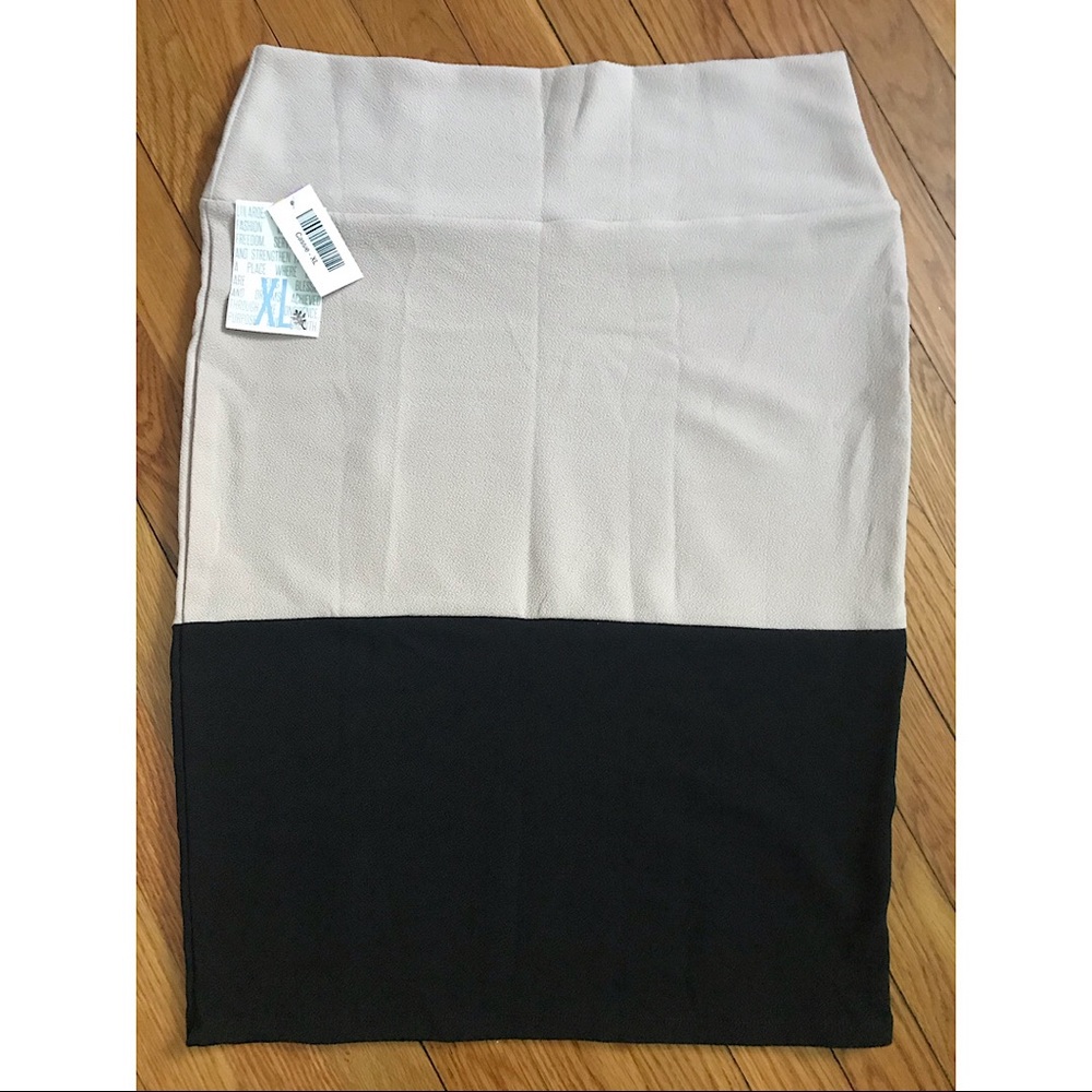 NWT LuLaRoe Cream/Black Cassie Skirt, size XL
